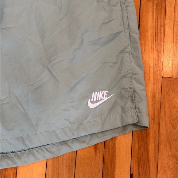Nike athletic shorts - Picture 3 of 5